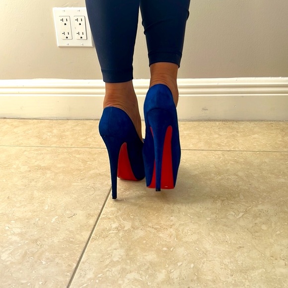 Christian Louboutin Daffodils Blue Suede. - Picture 4 of 12